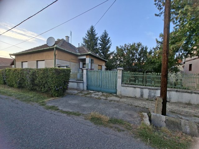 Eladó családi ház, Szolnokon 17.6 M Ft, 2 szobás