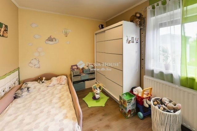 Eladó családi ház, Szigetszentmiklóson 109 M Ft, 4 szobás