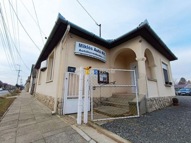 Eladó családi ház, Dombóváron 24.9 M Ft, 2 szobás