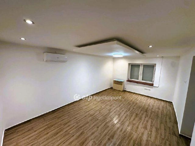 Eladó családi ház, Kisújszálláson 17 M Ft, 1 szobás