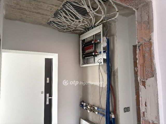 Eladó téglalakás, Balatonakarattyán 136.9 M Ft, 4 szobás