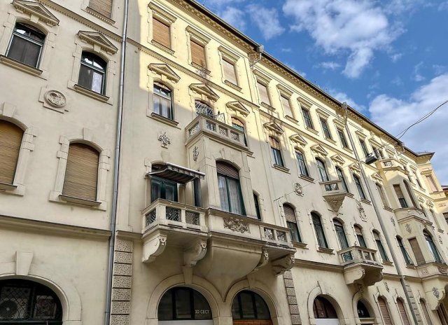 Eladó téglalakás, Budapesten, V. kerületben, Molnár utcában