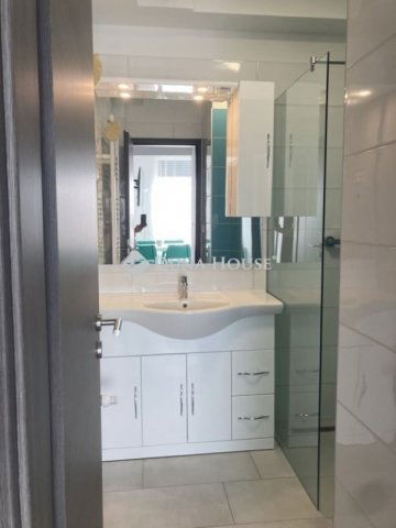 Eladó téglalakás, Pécsett 77.625 M Ft, 3 szobás