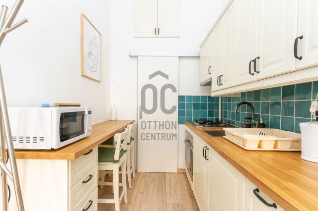 Eladó téglalakás, Budapesten, VI. kerületben 58.9 M Ft, 1 szobás