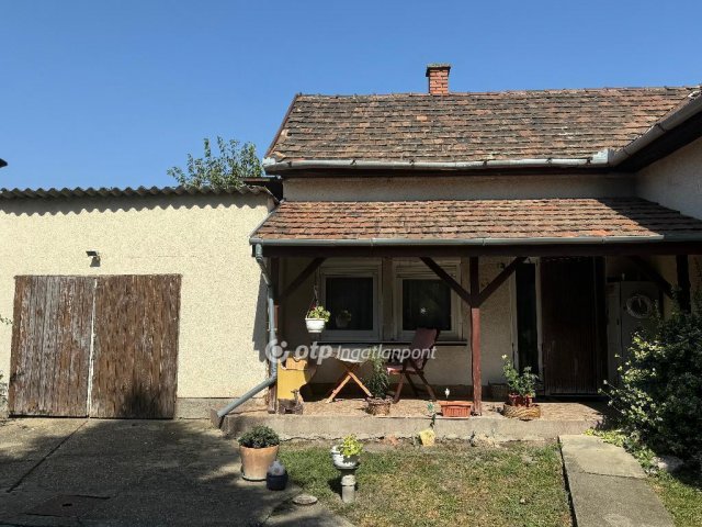 Eladó családi ház, Szigetszentmiklóson 109 M Ft, 4 szobás