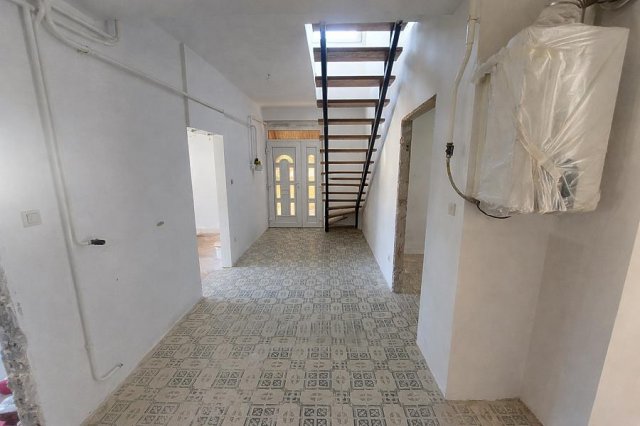 Eladó családi ház, Budapesten, XV. kerületben 135.9 M Ft