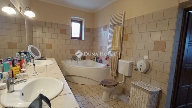 Eladó családi ház, Mohácson 138 M Ft, 4 szobás