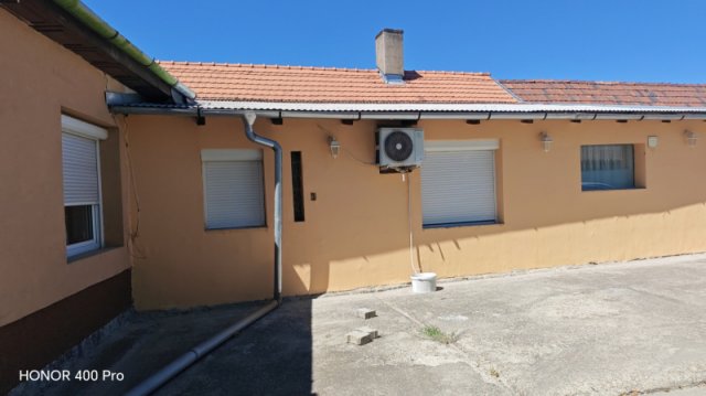 Eladó családi ház, Üllőn 175 M Ft, 6 szobás