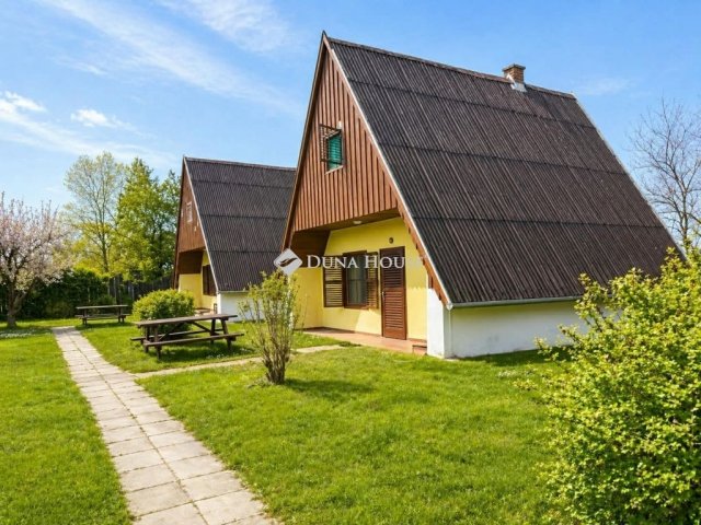 Eladó családi ház, Mecséren 124.9 M Ft, 8 szobás