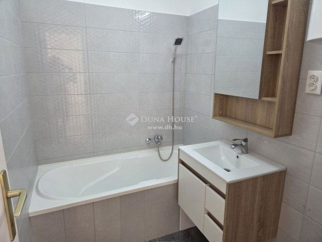 Eladó téglalakás, Budapesten, VIII. kerületben 84.9 M Ft