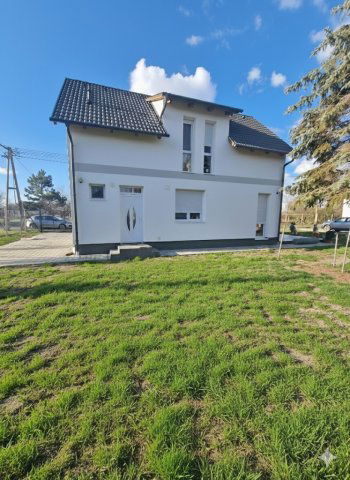 Eladó családi ház, Szegeden 128 M Ft, 5 szobás