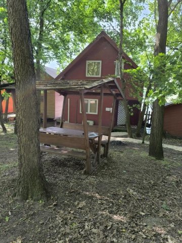 Eladó nyaraló, Tatán 25 M Ft, 2 szobás / költözzbe.hu