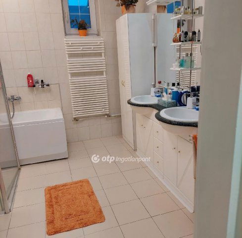 Eladó családi ház, Bocskaikerten 240 M Ft, 3 szobás