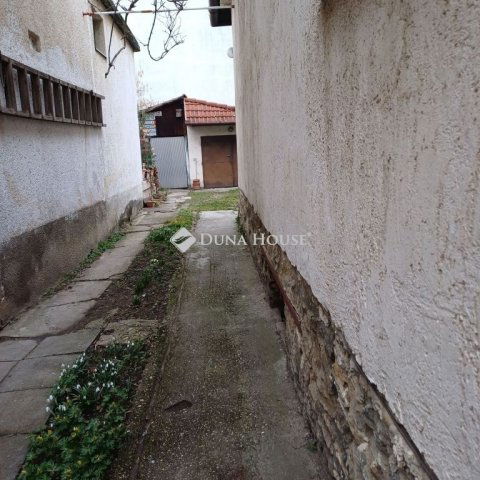 Eladó ikerház, Pécsett 63 M Ft, 4 szobás / költözzbe.hu