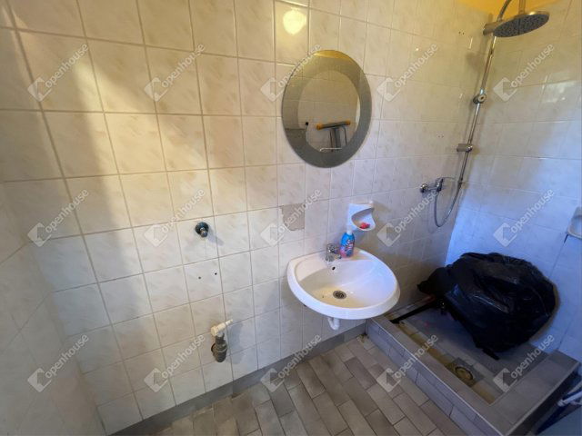 Eladó családi ház, Szolnokon 58.5 M Ft, 6 szobás