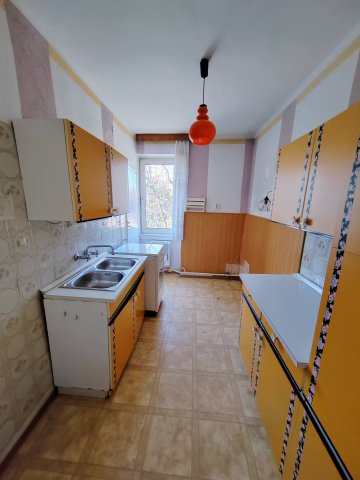 Eladó téglalakás, Várpalotán 39.9 M Ft, 2 szobás