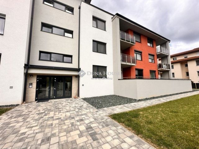 Eladó téglalakás, Zalaegerszegen 53 M Ft, 3 szobás