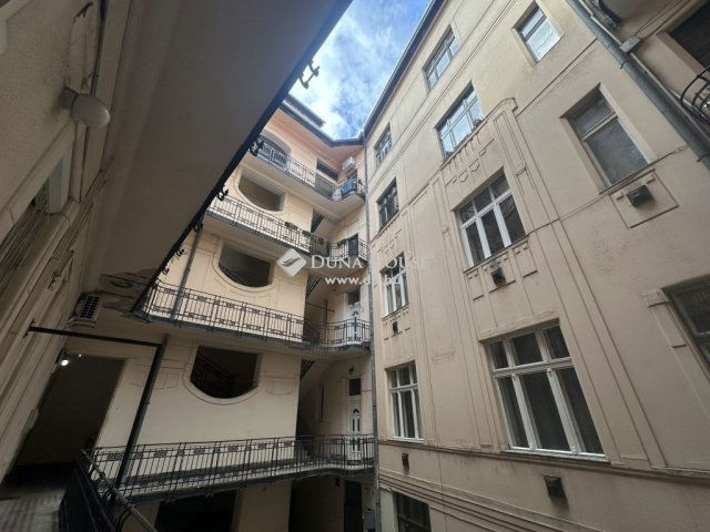 Eladó téglalakás, Budapesten, VII. kerületben 120 M Ft, 4 szobás