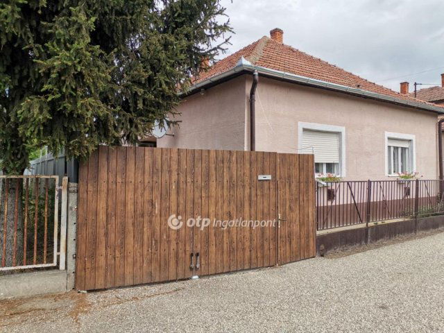 Eladó családi ház, Tószegen 47.9 M Ft, 3+1 szobás