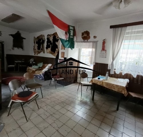 Eladó üzlethelyiség, Törökszentmiklóson 26.9 M Ft