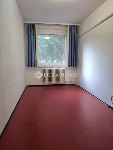 Eladó panellakás, Debrecenben 58.5 M Ft, 3 szobás