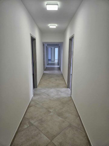 Kiadó iroda, Kecskeméten, Széchenyi téren 336 E Ft / hó