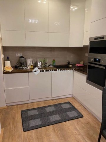 Eladó téglalakás, Debrecenben 108 M Ft, 4 szobás