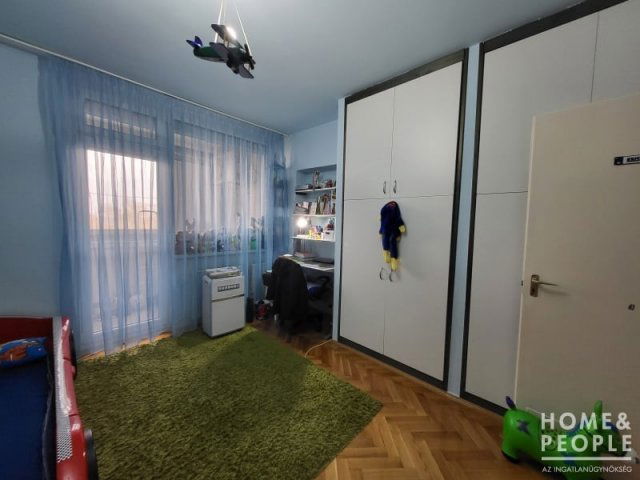 Eladó téglalakás, Szegeden 15 M Ft, 2 szobás