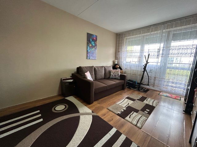 Eladó panellakás, Debrecenben, István úton 53 M Ft, 1+2 szobás