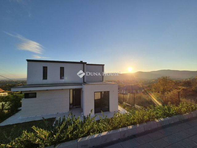 Eladó nyaraló, Szentendrén 350 M Ft, 5 szobás