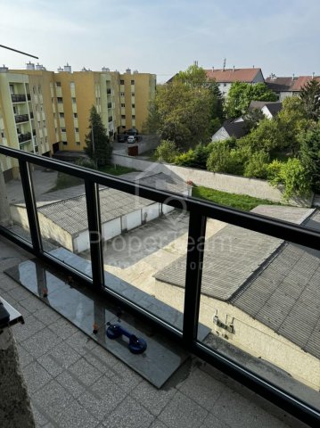 Eladó téglalakás, Tatán 59.9 M Ft, 3 szobás