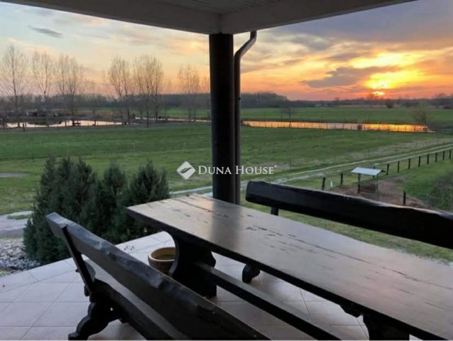 Eladó családi ház, Császártöltésen 187 M Ft, 4 szobás