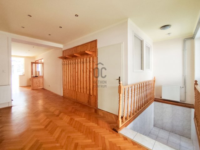 Eladó családi ház, Székesfehérvárott 135 M Ft, 4 szobás