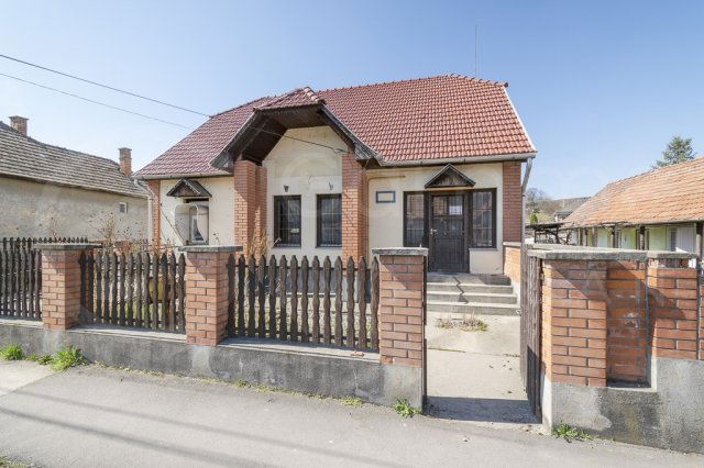 Eladó családi ház, Izsófalván 10.235 M Ft, 4+1 szobás