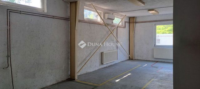 Eladó ipari ingatlan, Jászberényben 198 M Ft