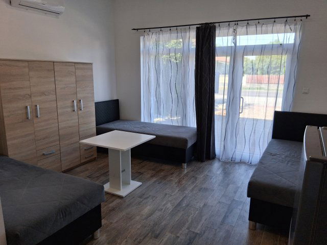 Kiadó családi ház, albérlet, Pusztaszabolcson, Velencei úton