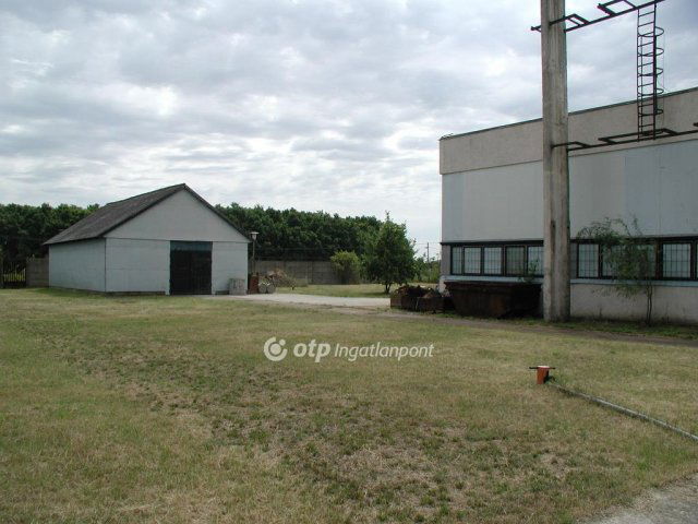 Eladó ipari ingatlan, Berettyóújfaluban 129 M Ft