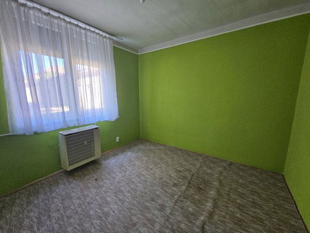 Eladó téglalakás, Pápán 26.5 M Ft, 2 szobás