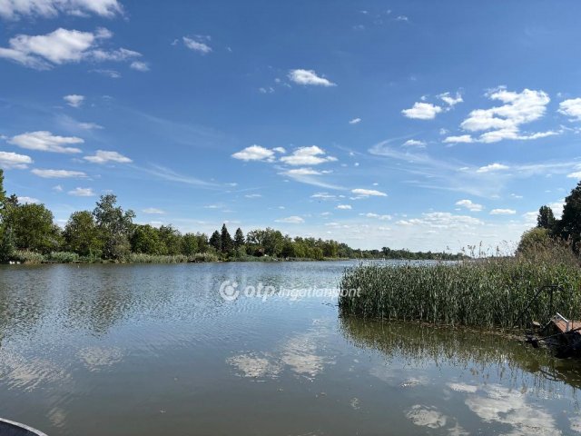 Eladó nyaraló, Szigetszentmártonban 39.9 M Ft, 1+1 szobás