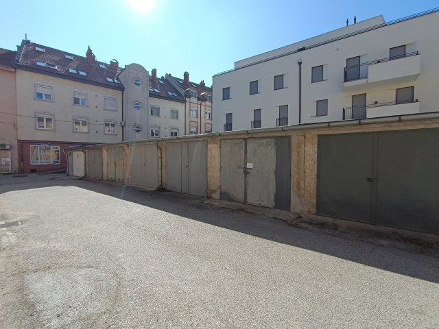 Kiadó garázs, Székesfehérvárott 30 E Ft / hó