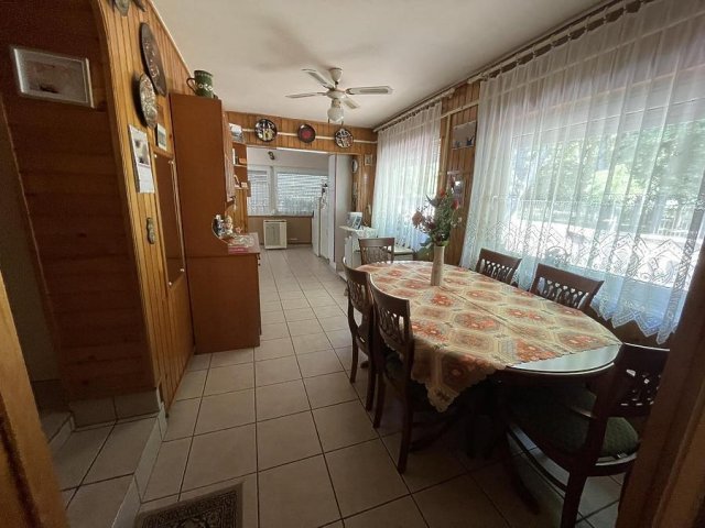 Eladó családi ház, Vácon 105 M Ft, 3 szobás