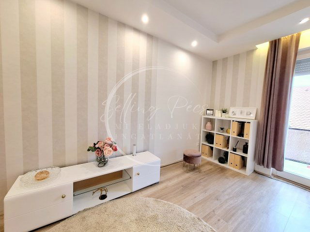 Kiadó téglalakás, albérlet, Pécsett, Perczel Miklós utcában