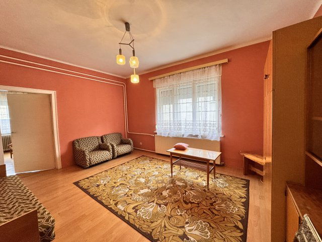 Eladó családi ház, Pécsett 70 M Ft, 3 szobás