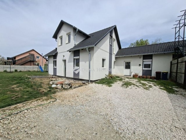 Eladó ikerház, Gyömrőn 99 M Ft, 3 szobás / költözzbe.hu