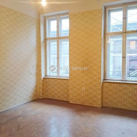 Eladó téglalakás, Budapesten, VI. kerületben 49.9 M Ft, 2 szobás