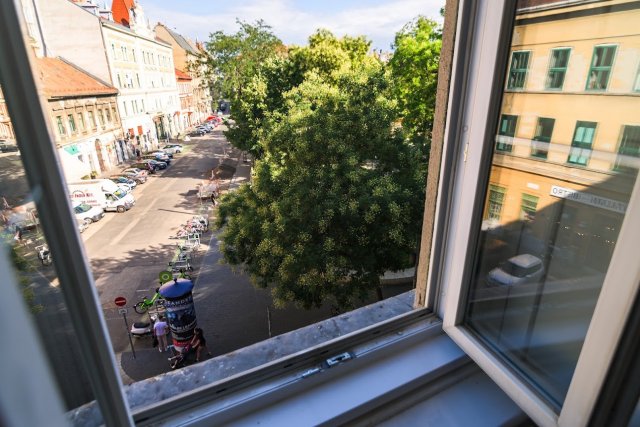 Eladó téglalakás, Budapesten, VII. kerületben, Klauzál téren