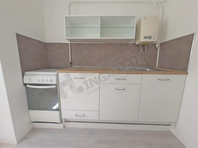 Kiadó téglalakás, albérlet, I. kerületben, Attila úton