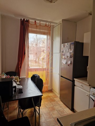 Eladó panellakás, Pécsett 51.5 M Ft, 2+1 szobás