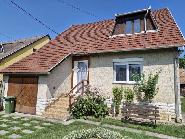 Eladó családi ház, Komáromban 84.9 M Ft, 3 szobás