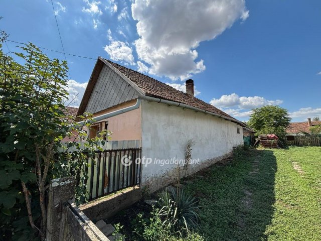 Eladó családi ház, Zsákán 8 M Ft, 3 szobás
